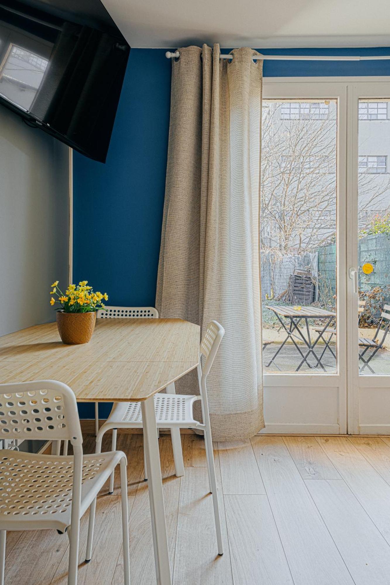 Charmante Maison Avec Jardin Sans Vis-A-Vis Saint-Fons Exterior photo